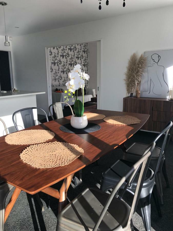 7*7 Holiday Home Christchurch Exteriör bild